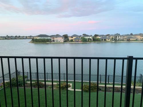Waterfront Grand Villa For Big Group