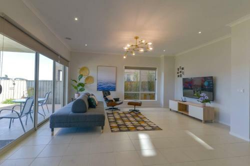 Waterfront Grand Villa For Big Group