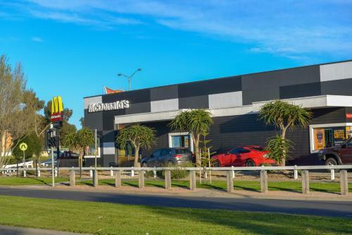 Waterfront Grand Villa For Big Group