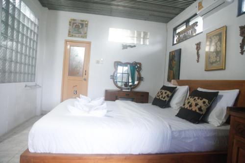 Lodge Pondok Legon House