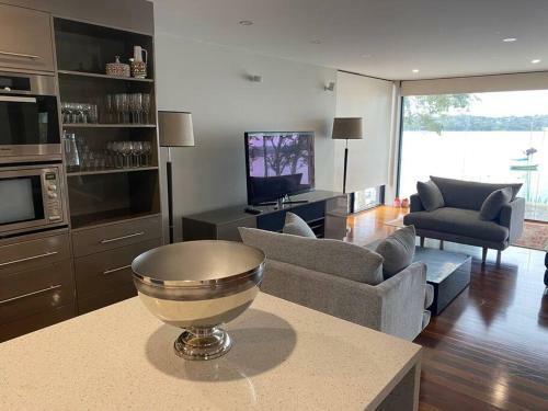 Luxurious Waterfront With Jetty And Boatshed