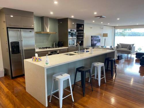 Luxurious Waterfront With Jetty And Boatshed