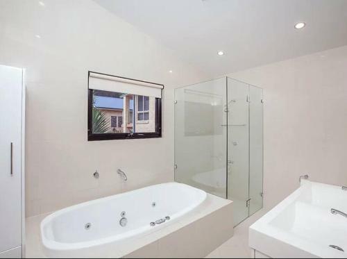 Luxurious Waterfront With Jetty And Boatshed