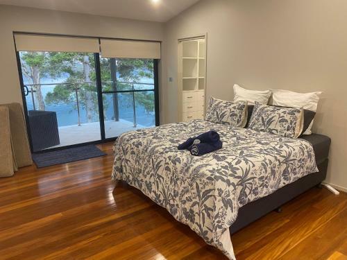 Luxurious Waterfront With Jetty And Boatshed