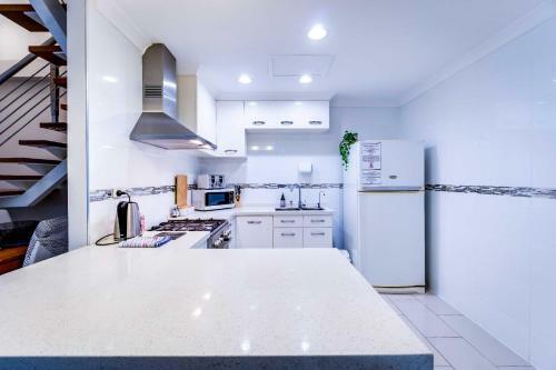 South Perth Family Gem Parking, Stroll To River
