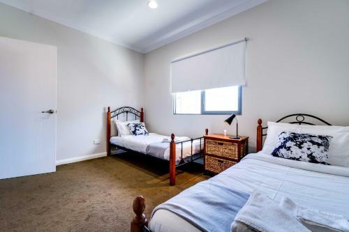 South Perth Family Gem Parking, Stroll To River