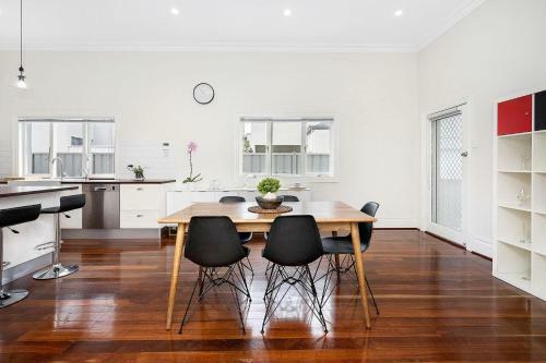 Vintage On Vincent, Quality Family Home