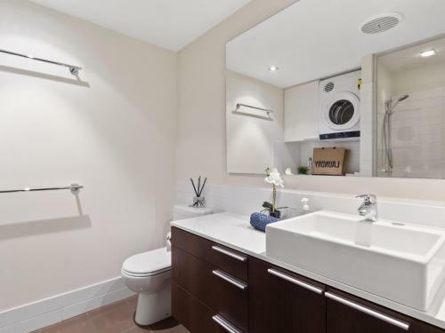 Luxe Furnished City Skyline Views