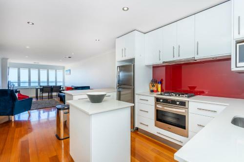 Scarborough Beachlife Apartment - Executive Escapes