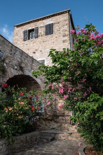 Villa Positivespace Olive Tree