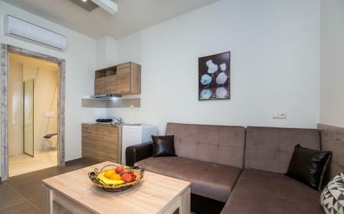 Studios & Apartments Elisabeta