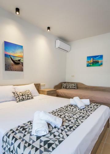 Studios & Apartments Elisabeta
