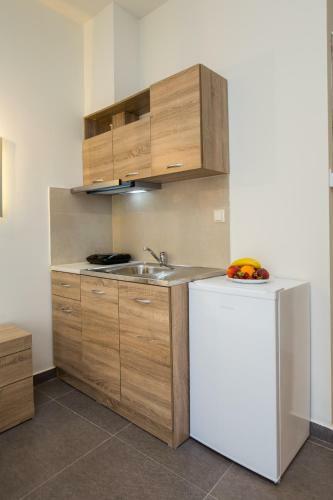 Studios & Apartments Elisabeta