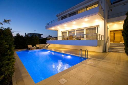 Luxury Villa Loutraki With Private Heated Pool