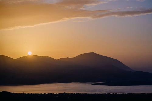 Apartamento Aliki's Top Floor Suite With Shared Infinity Pool!