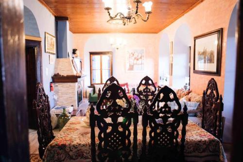 Makrinitsa Historical-traditional Renovated House