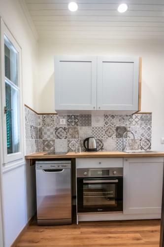 Levkosh Apartments At Lefkada's Heart
