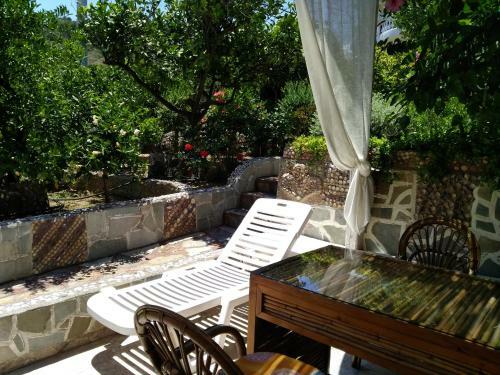 Villa Spaceful Apartment With Veranda N Garden