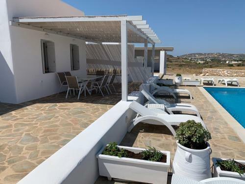 Newly Built Countryside Home With Access To Pool