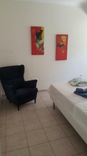 Joan's Airport Apartment