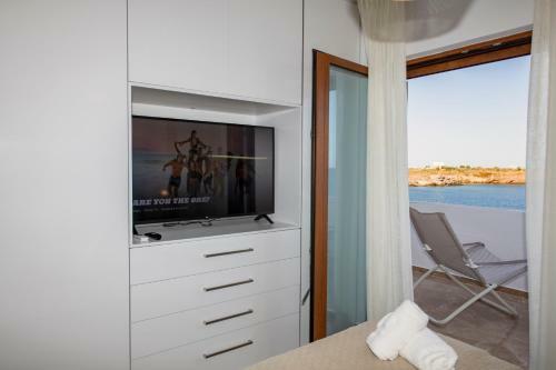 Villa Marelia - Seafront Villa With Infinity Pool