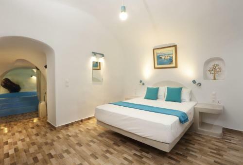Church And Cave - Santorini Private Residences