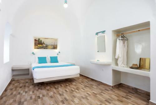 Church And Cave - Santorini Private Residences