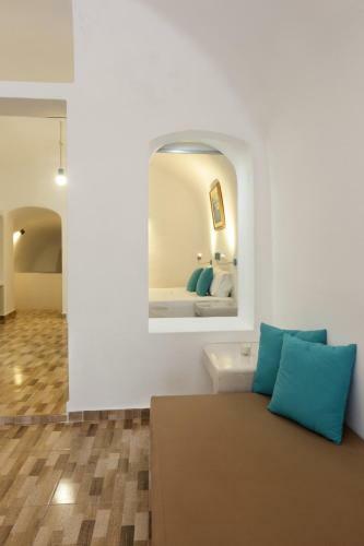 Church And Cave - Santorini Private Residences