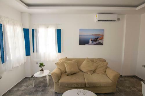 Santorini Villatzio Suites