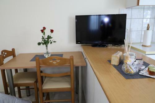 Flo's Apartments