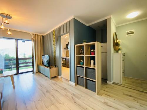 Bright Apartment With Balcony Mountain View