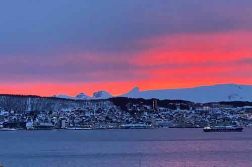 Marthas Apartments - Arctic Light