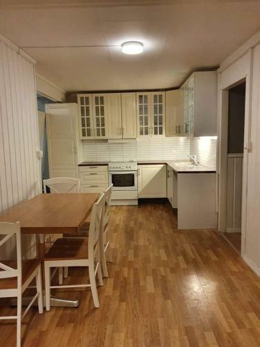 Apartamento Leilighet Med 2 Soverom, Parkering