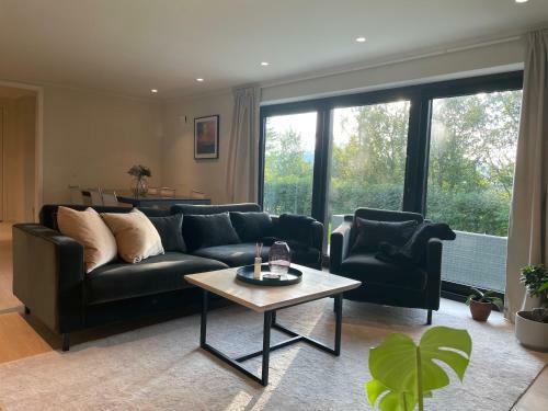 Modern Apartment In Quiet Neighborhood