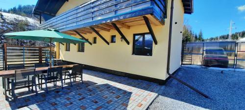 Hostal Pensiunea La Poalele C?limanilor