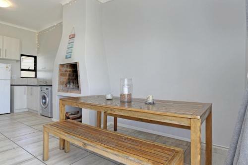 Cheerful Cottage On Britannia Beach, West Coast