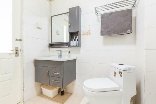 Hotel Qingdao Shinan�wusi Square�