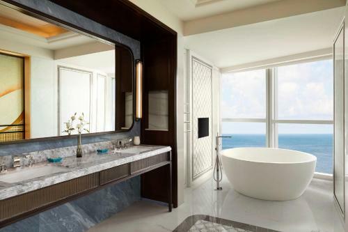 Hotel The St Regis Qingdao