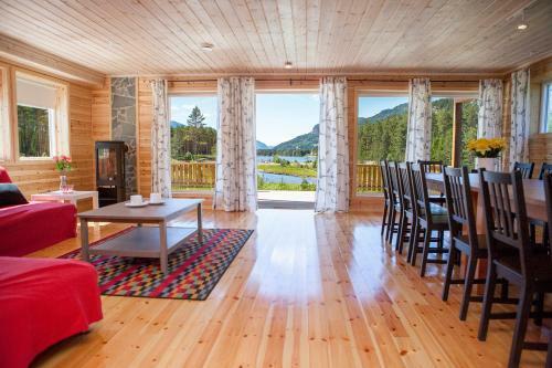 Villa Lakehouse In Norway