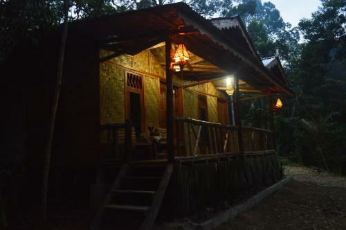 Hostal Bukit Lawang Landak River Guest House