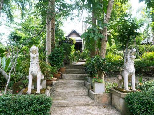 Villa Mae Nai Gardens