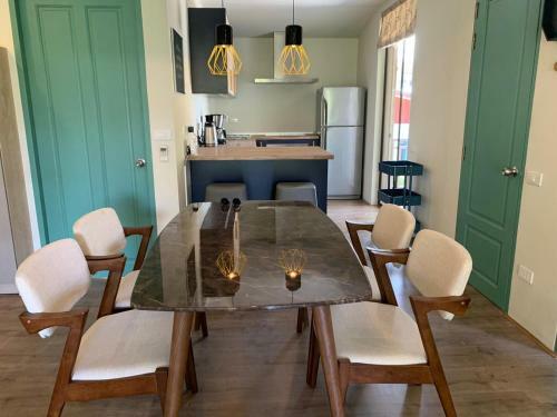 Stylish 1-bedroom Apartments, With Lake View