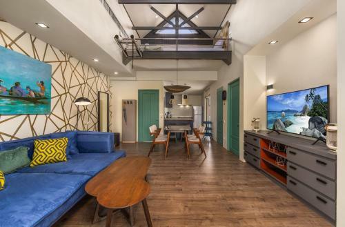 Stylish 1-bedroom Apartments, With Lake View