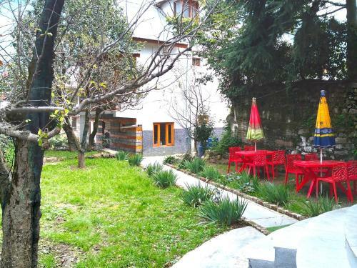 Shashwat Homestay With Garden View