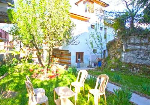 Shashwat Homestay With Garden View