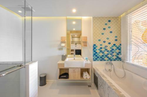Liv Hotel Phuket Patong Beachfront - Sha Extra Plus