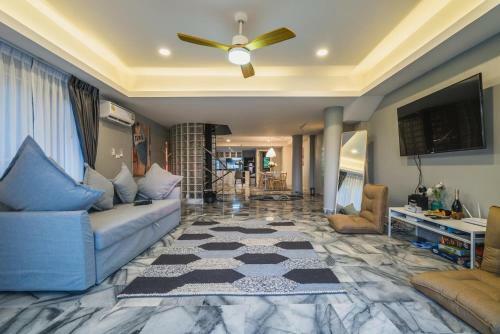 Patong Hill Sea View Villa 4 Bedroom Private Pool