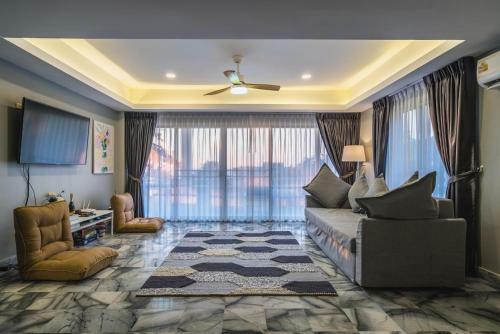 Patong Hill Sea View Villa 4 Bedroom Private Pool