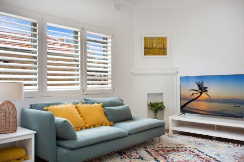 Bright & Sunny 2-bed Kensington Apartment