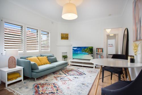 Bright & Sunny 2-bed Kensington Apartment